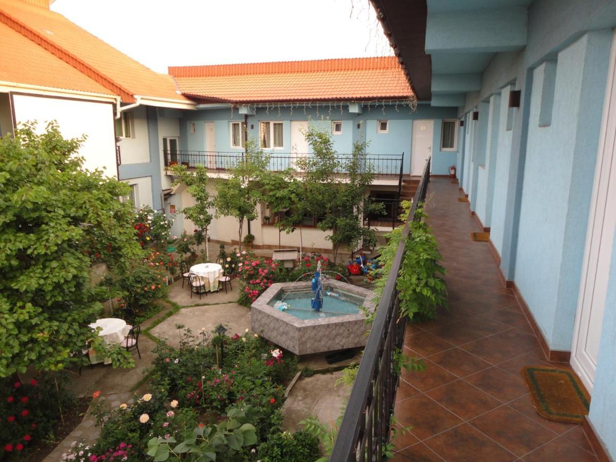 Hostel Tropical Дробета-Турну-Северин Экстерьер фото