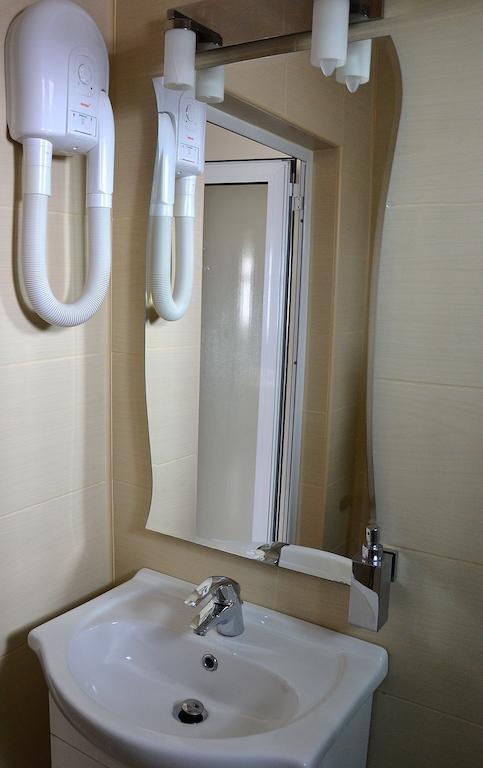 Hostel Tropical Дробета-Турну-Северин Экстерьер фото