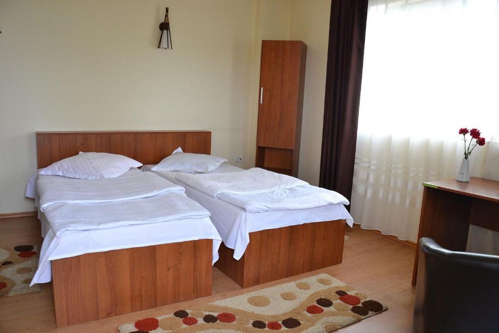 Hostel Tropical Дробета-Турну-Северин Экстерьер фото